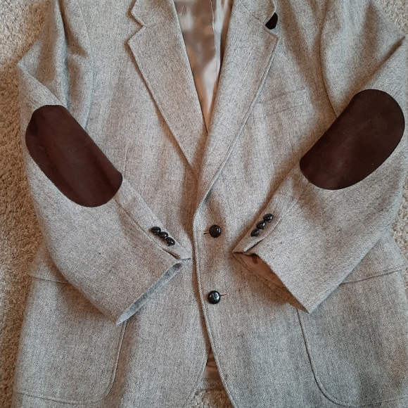 Mark of the World's Best - Executive Collection Other - Beautiful high quality tan and brown blazer for men - 44S